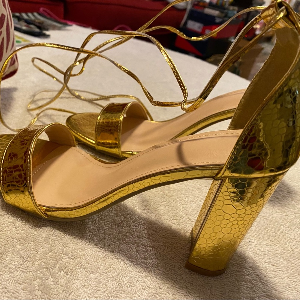 Brand New Gold Heels By ANYTHING BUT MONDAY- Size 11 - Heel Height 4” - box 9